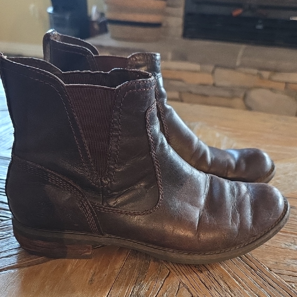 Timberland Pull On Leather Booties 7